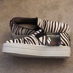 Skechers Street Rise Fit. Size 6W